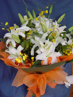  Eskişehir hediye sevgilime hediye çiçek  5 ADET KAZABLANKA BUKETI KALITEDEN SASMAYANLARA