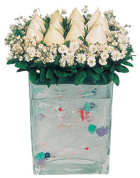  Eskişehir 14 şubat sevgililer günü çiçek  7 adet beyaz gül cam yada mika vazo tanzim