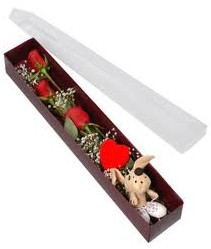 kutu içerisinde 3 adet gül ve oyuncak  Eskişehir yurtiçi ve yurtdışı çiçek siparişi 