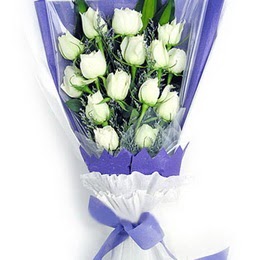  Eskişehir 14 şubat sevgililer günü çiçek  11 adet beyaz gül buket modeli