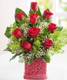 Cam içerisinde 9 adet kırmızı gül  Eskişehir hediye sevgilime hediye çiçek 