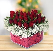 15 kırmızı gülden kalp mika çiçeği  Eskişehir online çiçek gönderme sipariş 