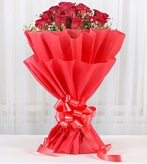 12 adet kırmızı gül buketi  Eskişehir uluslararası çiçek gönderme 